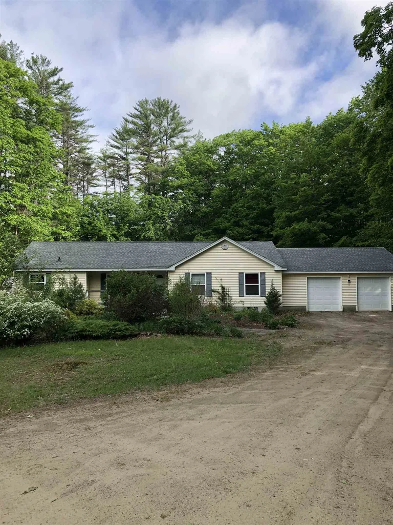 939 Old Bristol Road New Hampton NH 03256
