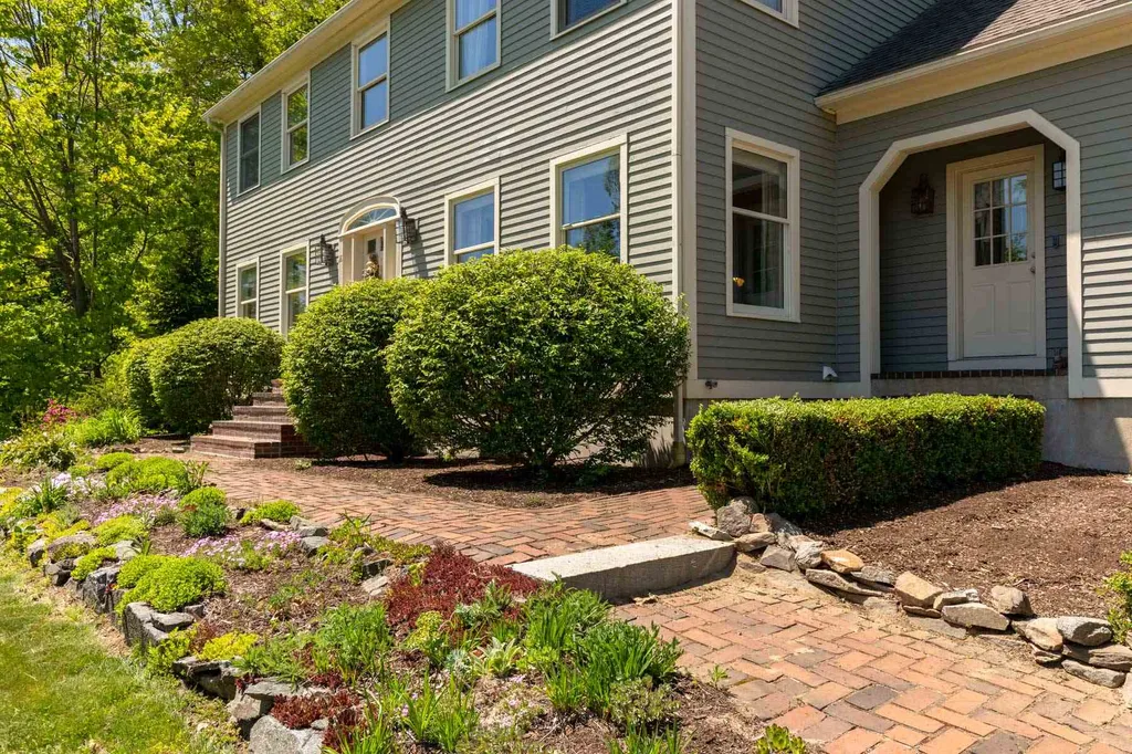 28 Samuel Hanson Avenue Dover NH 03820
