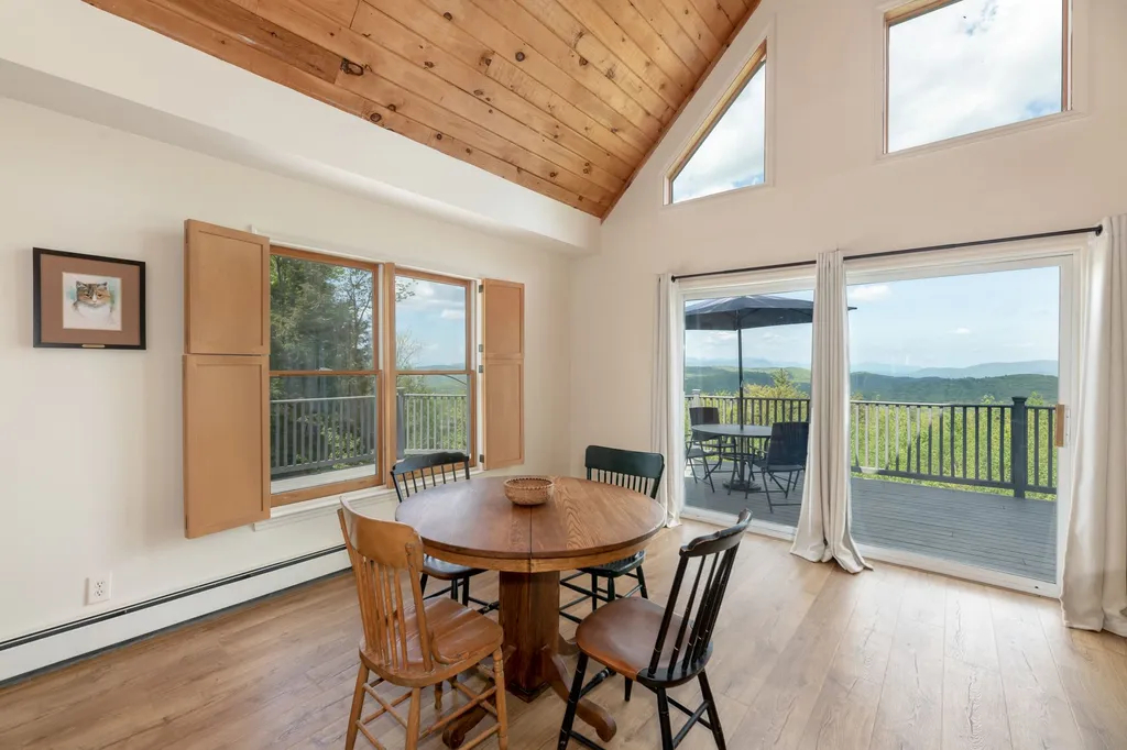 15 Woodman Lane New Hampton NH 03256