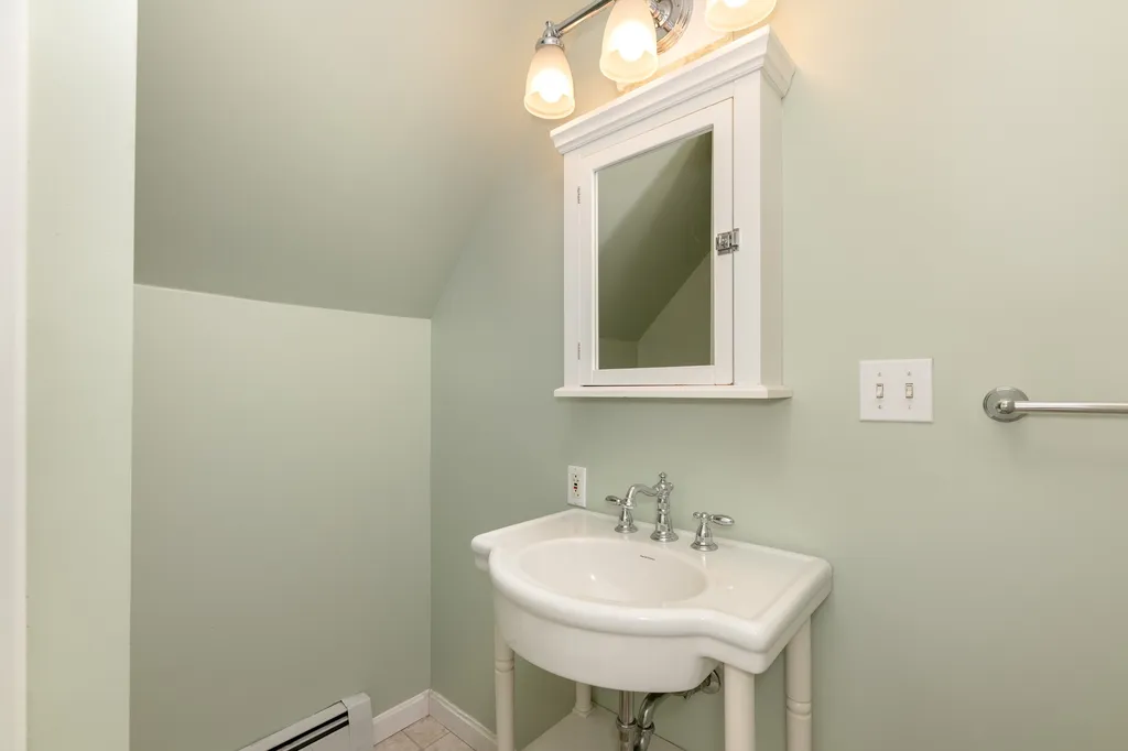 15 Woodman Lane New Hampton NH 03256