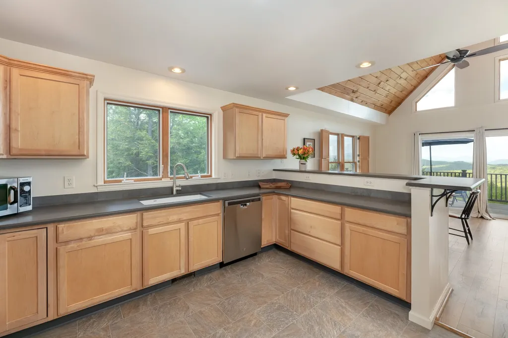 15 Woodman Lane New Hampton NH 03256