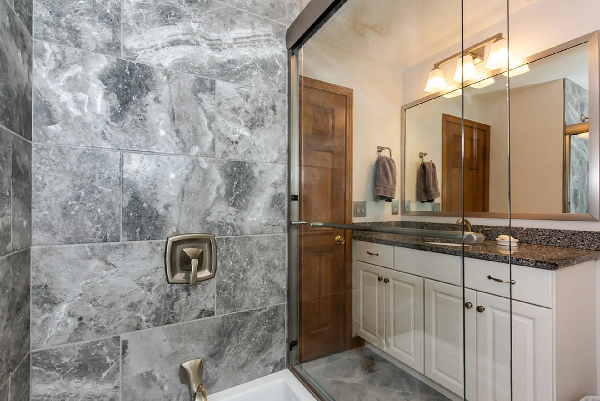 1 Jay Court Raymond NH 03077