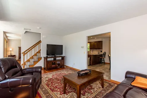 1 Jay Court Raymond NH 03077