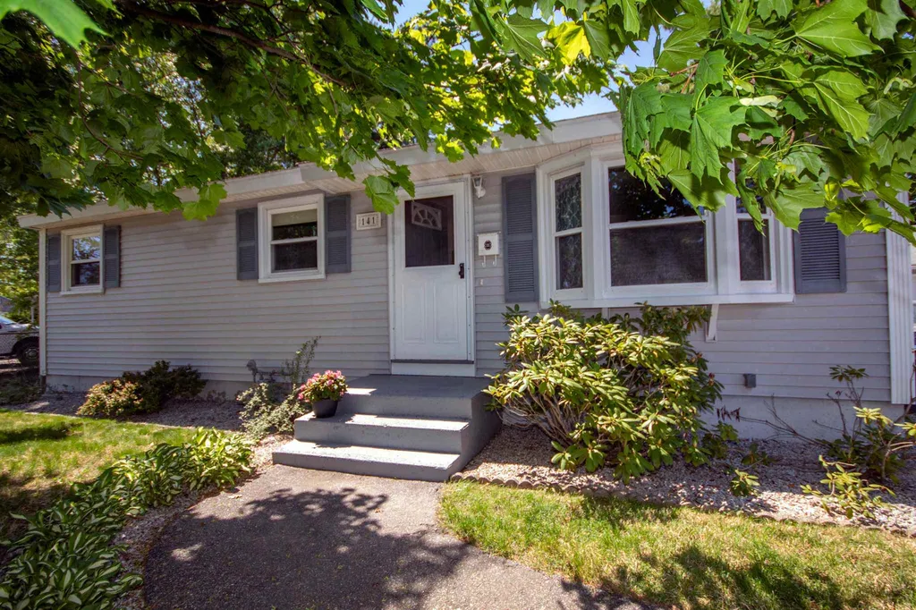 141 Lois Street Manchester NH 03103