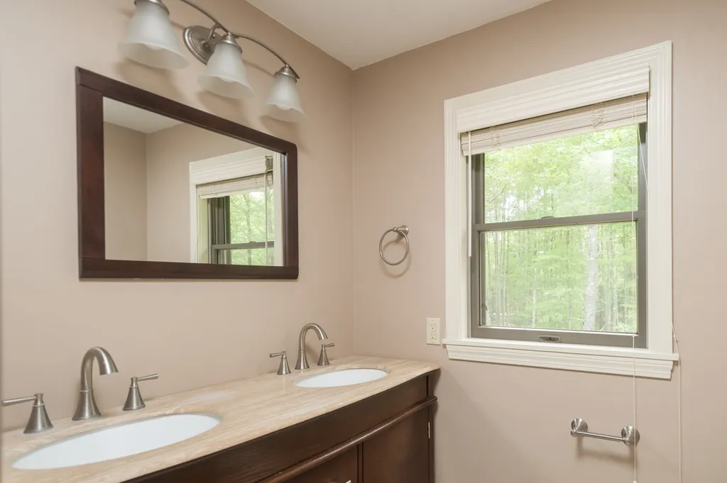 7 Toon Lane Lee NH 03861