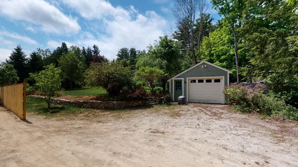 41 Lake Potanipo Road Brookline NH 03033