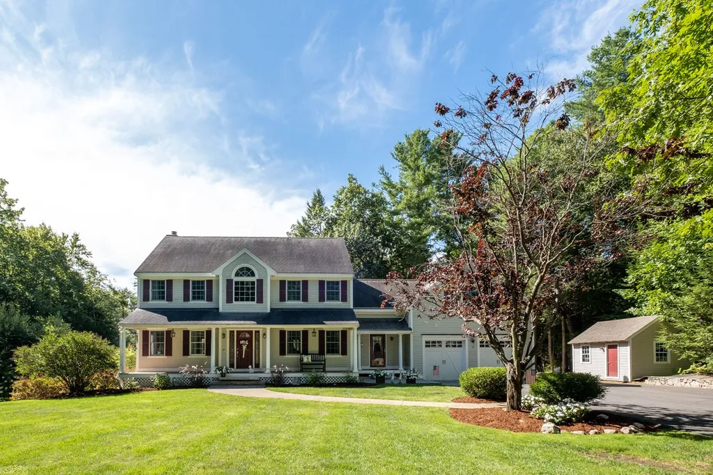 2 Palmer Drive Kensington NH 03833
