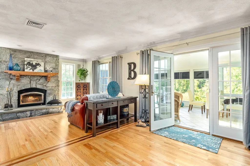 2 Palmer Drive Kensington NH 03833
