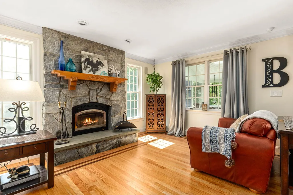 2 Palmer Drive Kensington NH 03833