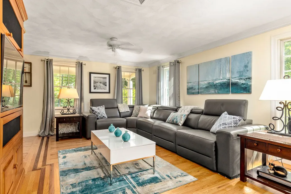 2 Palmer Drive Kensington NH 03833