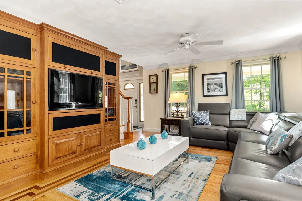2 Palmer Drive Kensington NH 03833