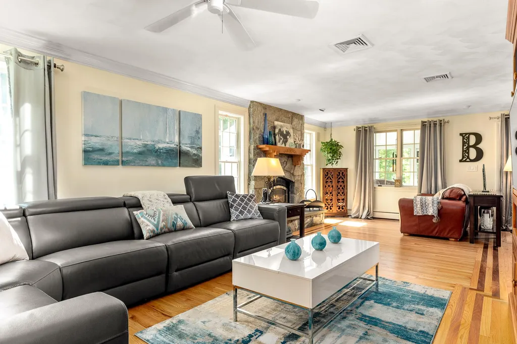 2 Palmer Drive Kensington NH 03833