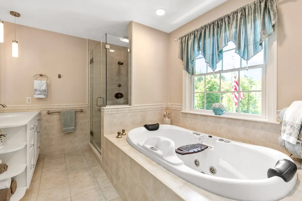 2 Palmer Drive Kensington NH 03833
