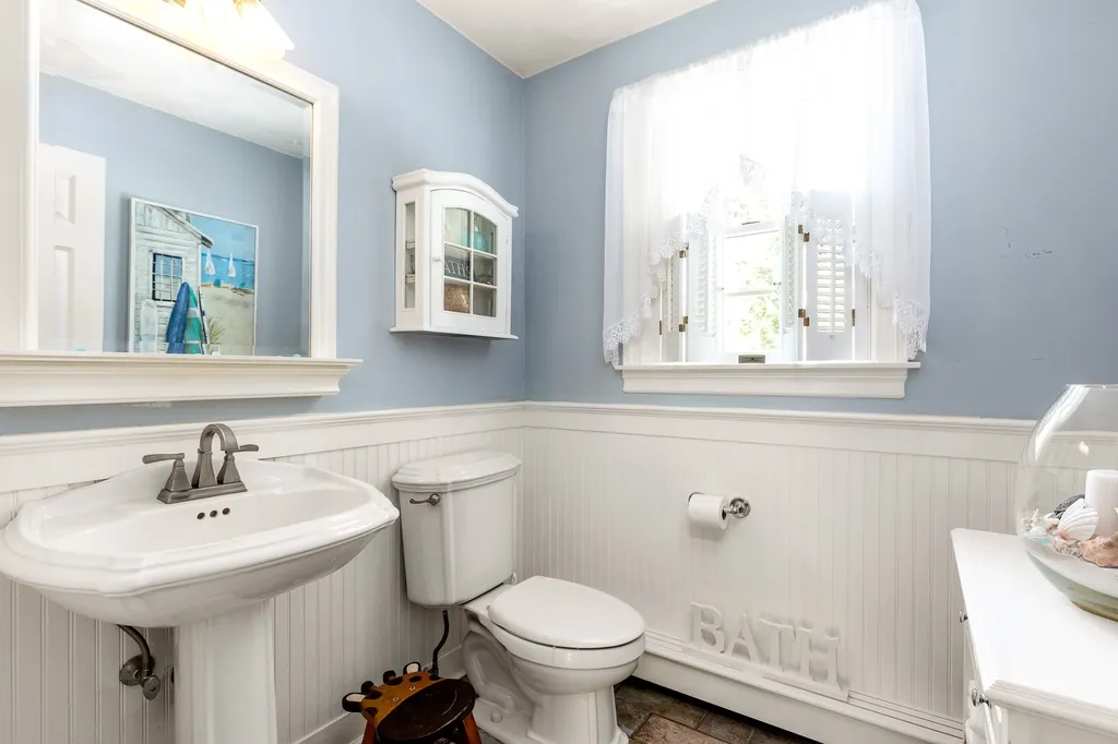 2 Palmer Drive Kensington NH 03833
