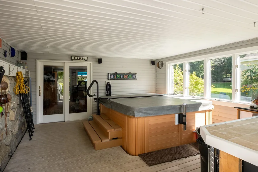 2 Palmer Drive Kensington NH 03833