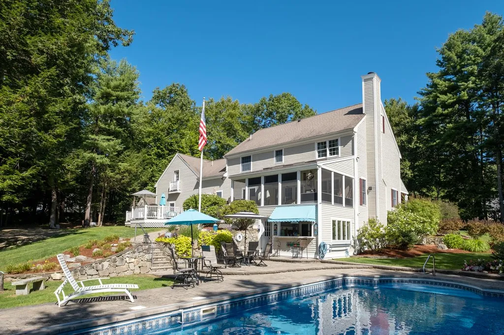 2 Palmer Drive Kensington NH 03833