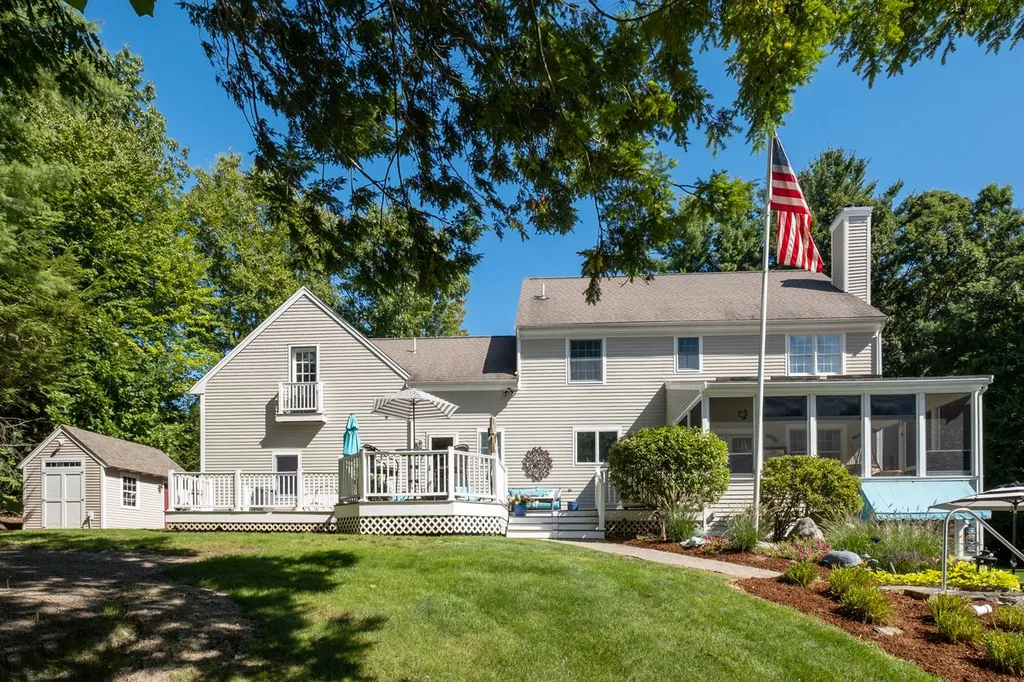2 Palmer Drive Kensington NH 03833