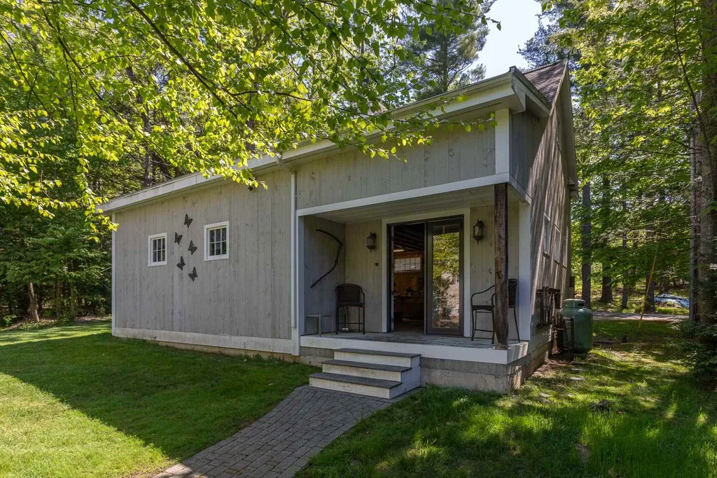 2 Palmer Drive Kensington NH 03833