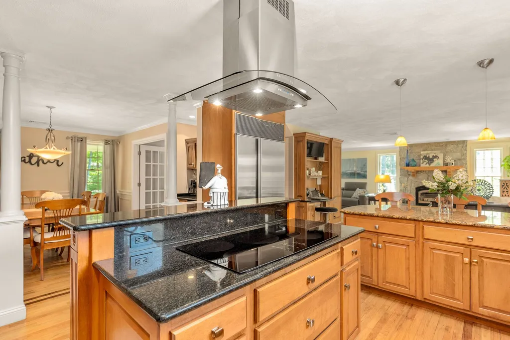 2 Palmer Drive Kensington NH 03833