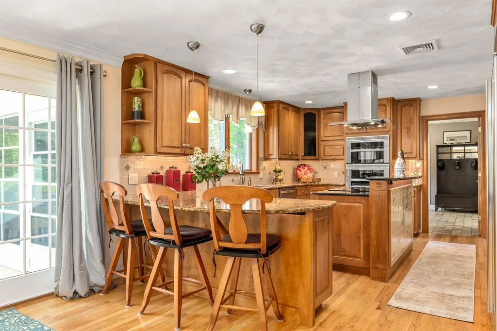 2 Palmer Drive Kensington NH 03833