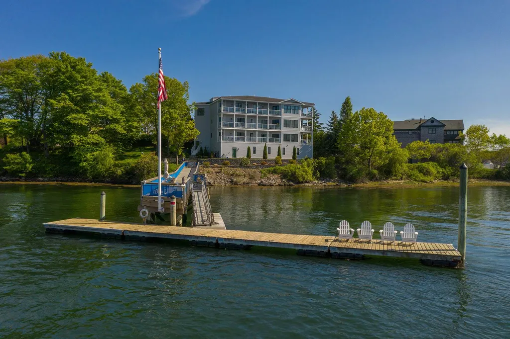 32 Badgers Island W Kittery ME 03904
