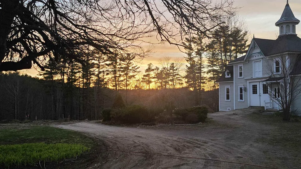 2 Scarlett Lane Rollinsford NH 03869