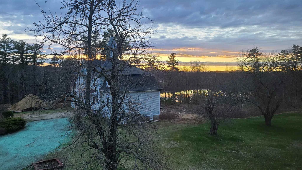 2 Scarlett Lane Rollinsford NH 03869