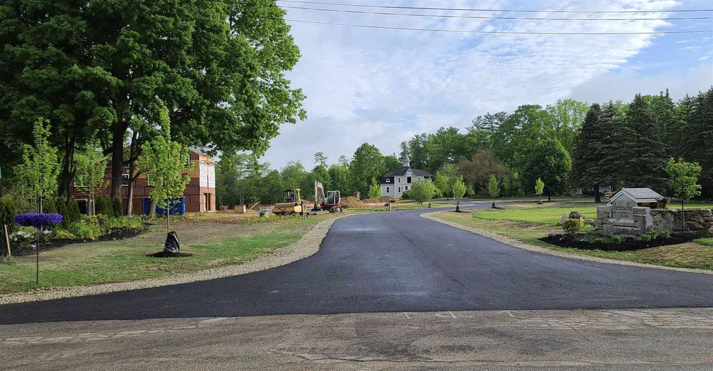 2 Scarlett Lane Rollinsford NH 03869