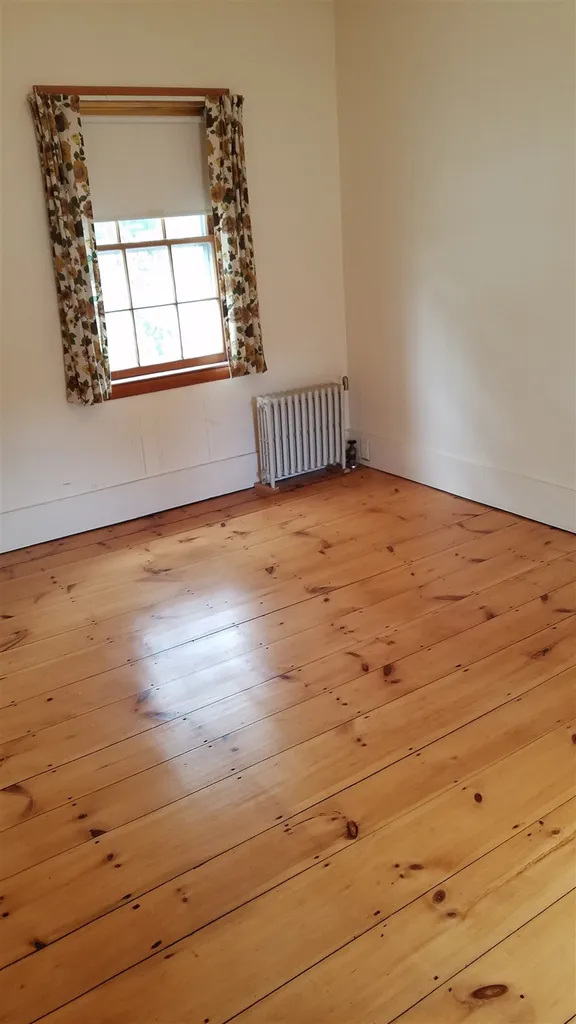 32 Crown Street Nashua NH 03060