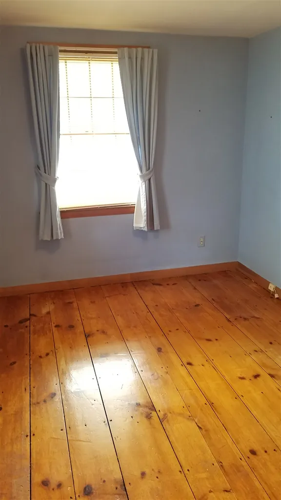 32 Crown Street Nashua NH 03060