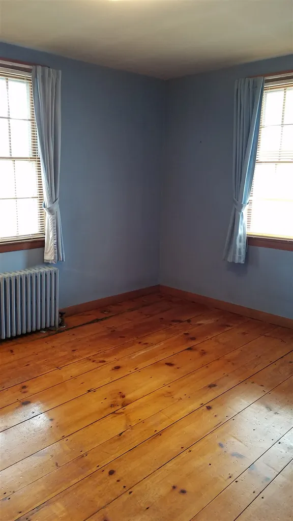 32 Crown Street Nashua NH 03060