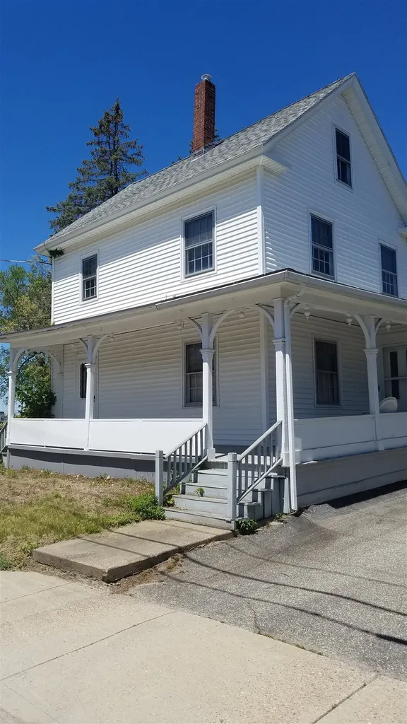32 Crown Street Nashua NH 03060