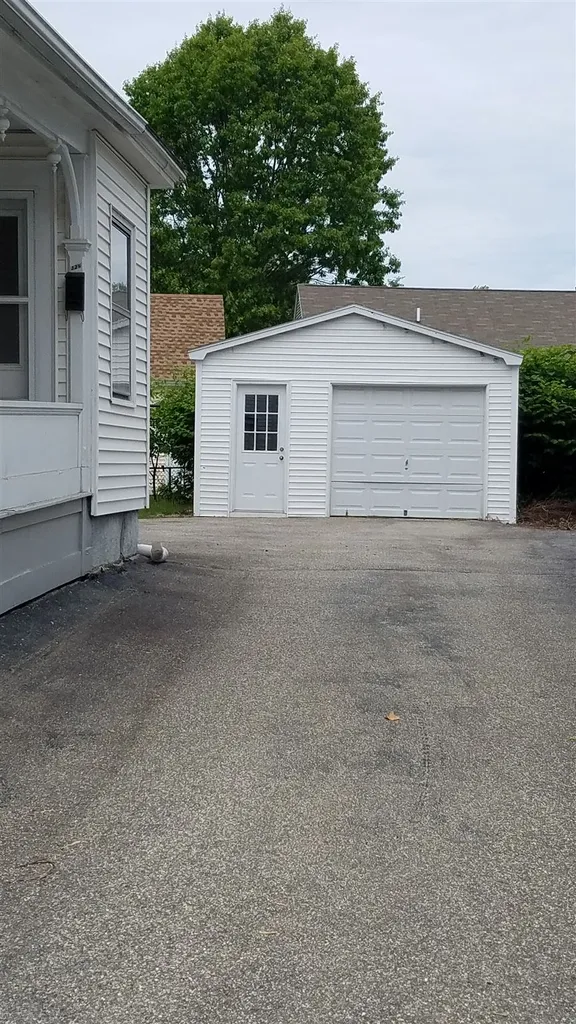 32 Crown Street Nashua NH 03060