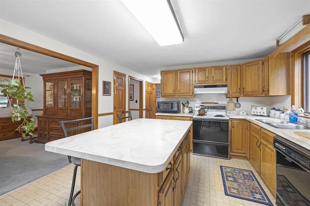 30 Washington Drive Raymond NH 03077