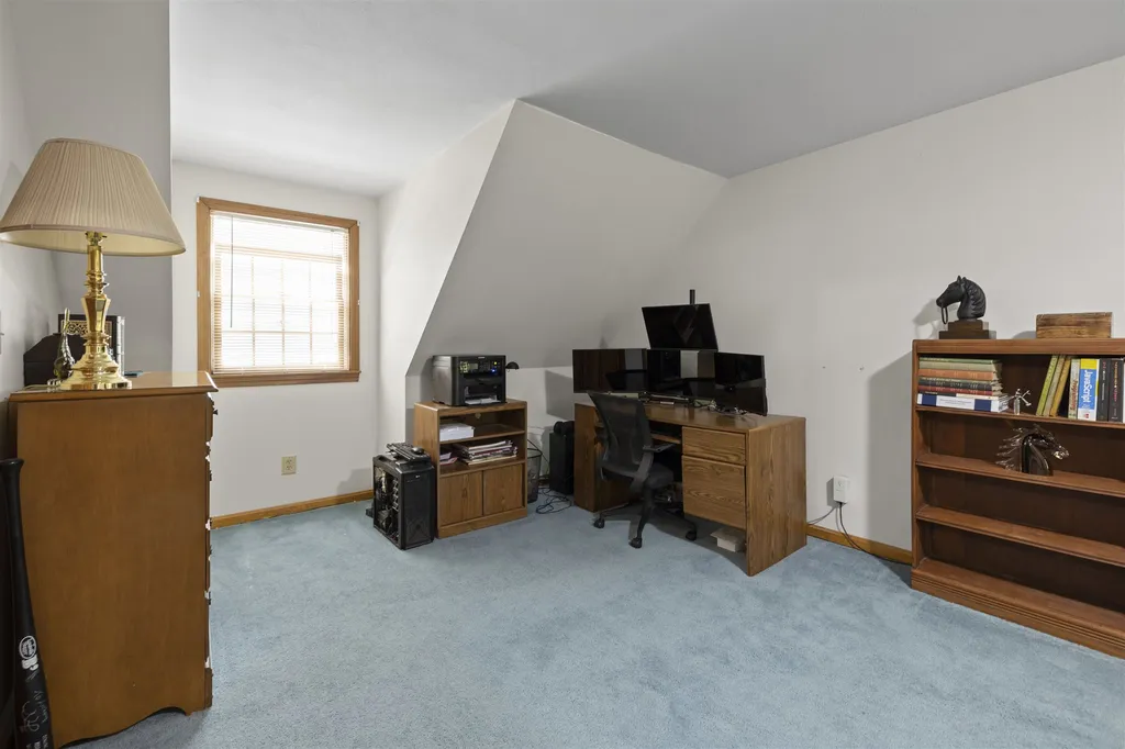 30 Washington Drive Raymond NH 03077