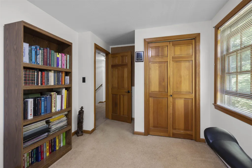 30 Washington Drive Raymond NH 03077