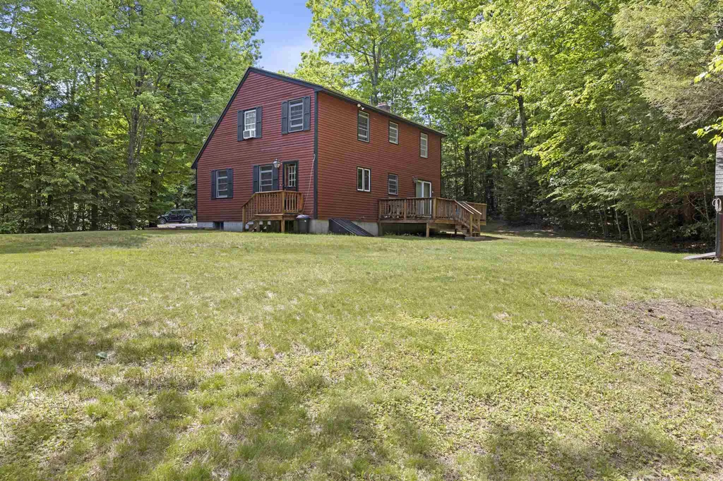 30 Washington Drive Raymond NH 03077
