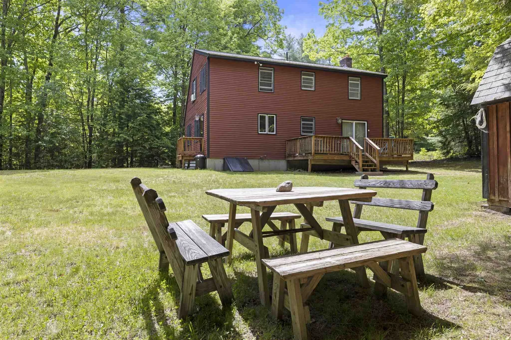 30 Washington Drive Raymond NH 03077