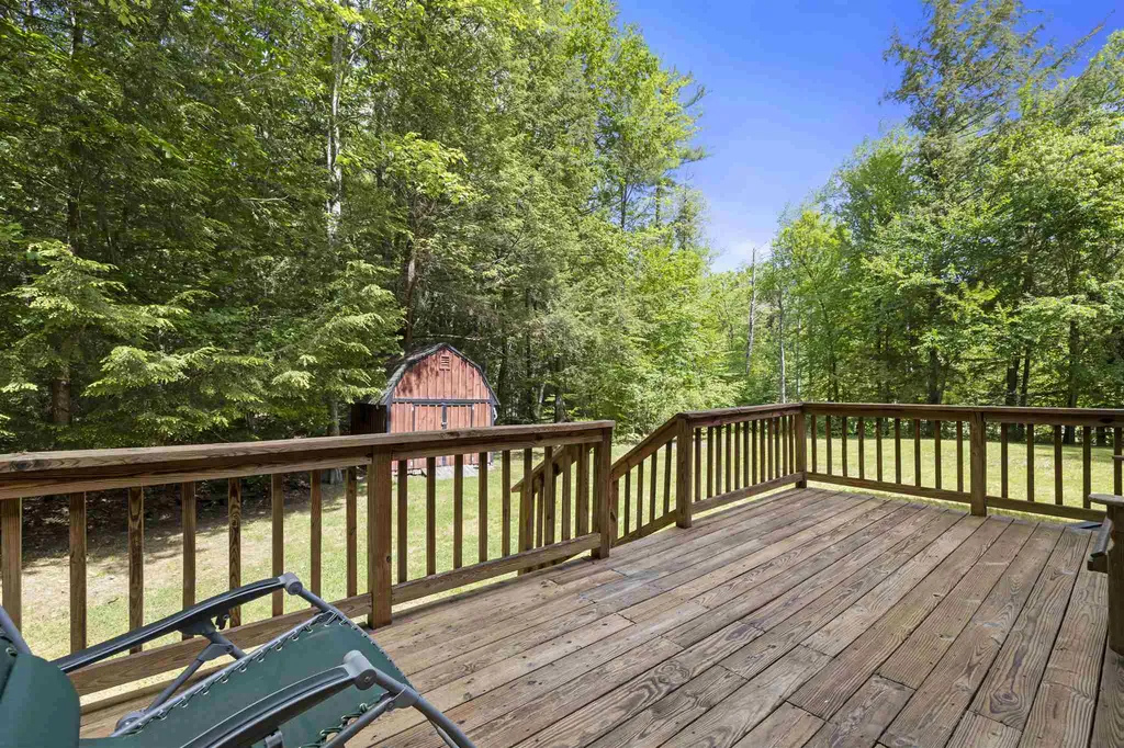 30 Washington Drive Raymond NH 03077