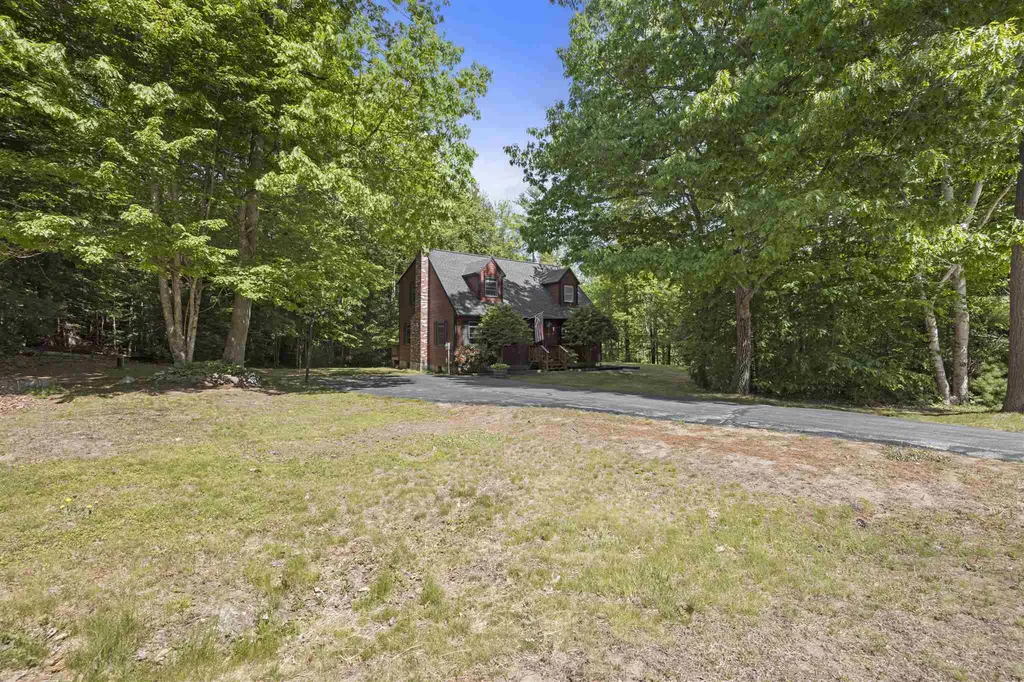 30 Washington Drive Raymond NH 03077