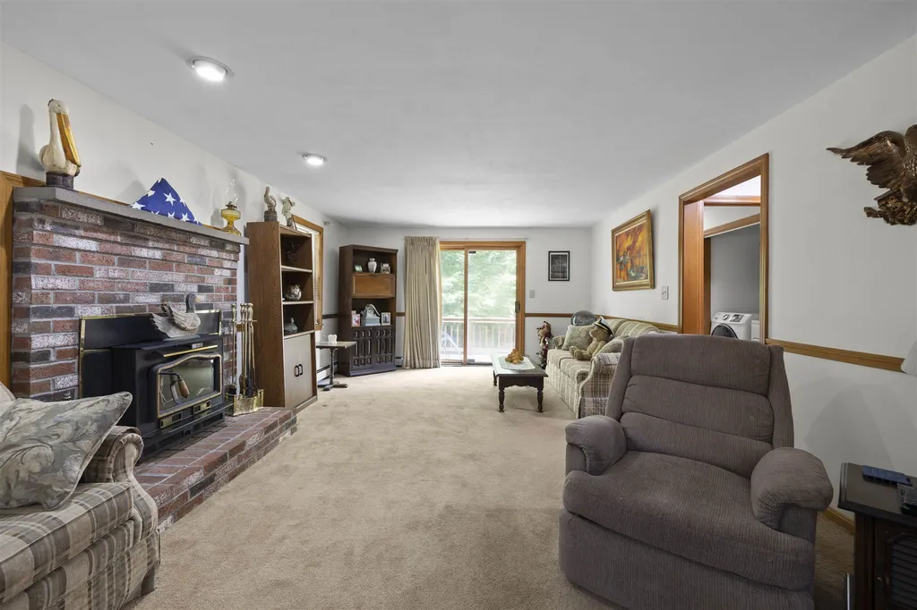 30 Washington Drive Raymond NH 03077