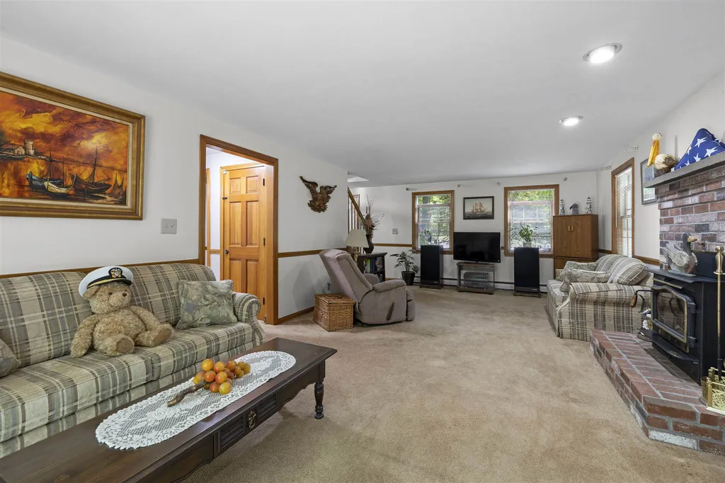 30 Washington Drive Raymond NH 03077