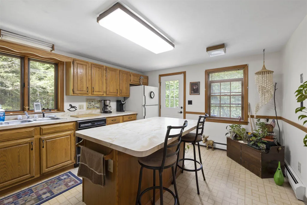 30 Washington Drive Raymond NH 03077