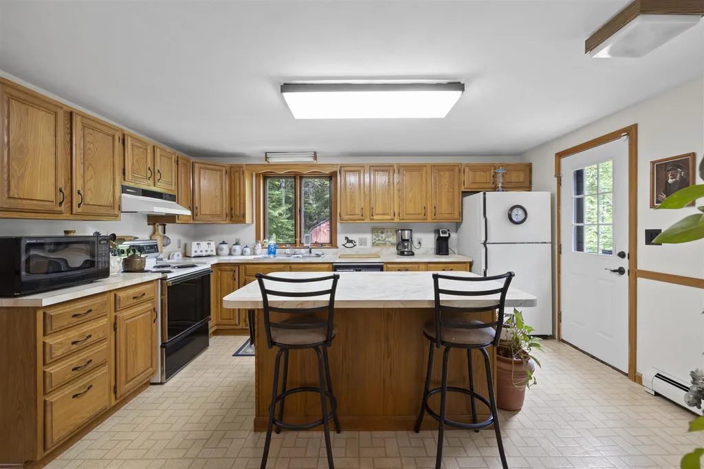 30 Washington Drive Raymond NH 03077