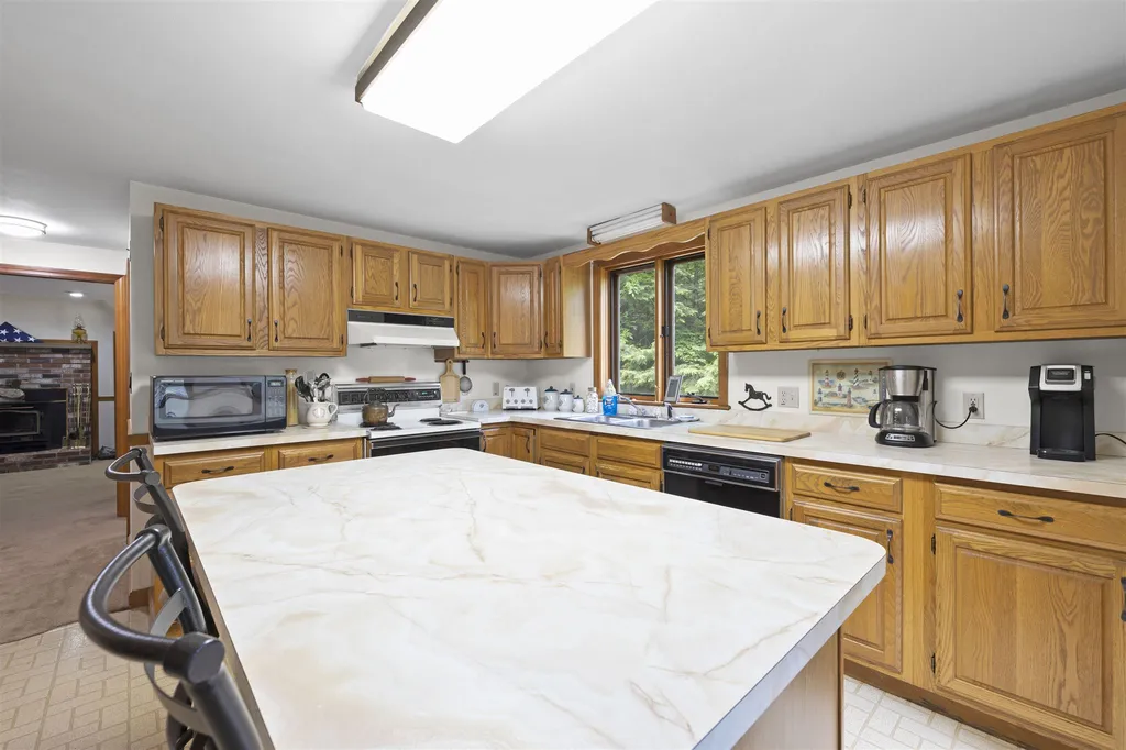 30 Washington Drive Raymond NH 03077