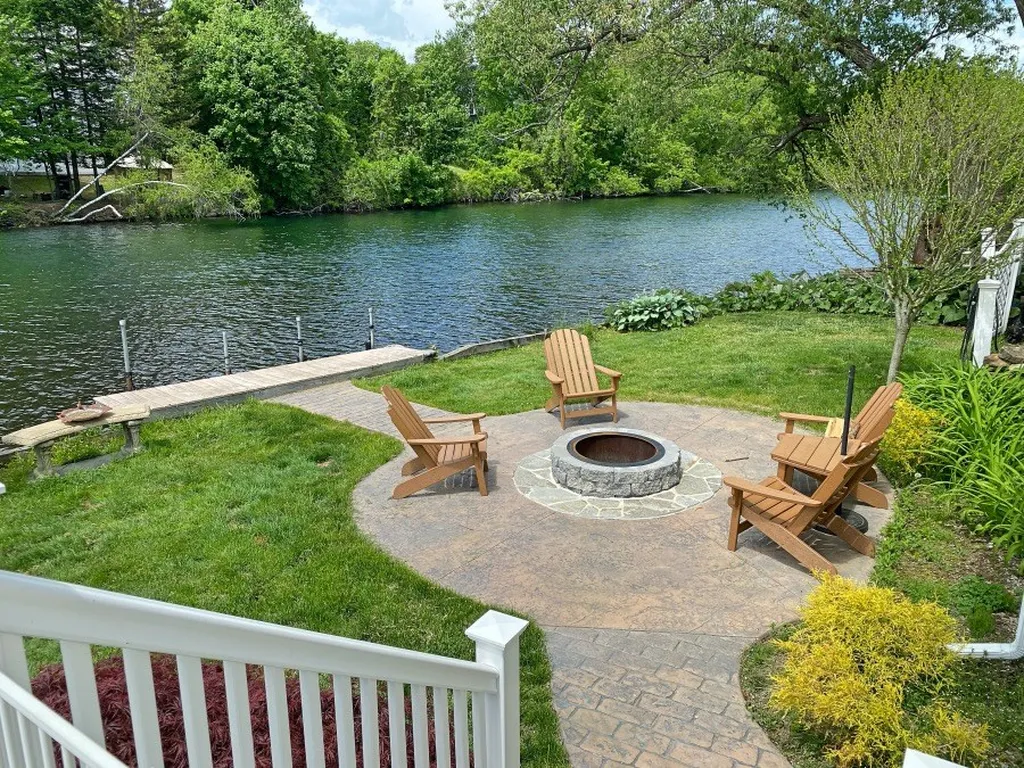 24 Riverside Court Laconia NH 03246