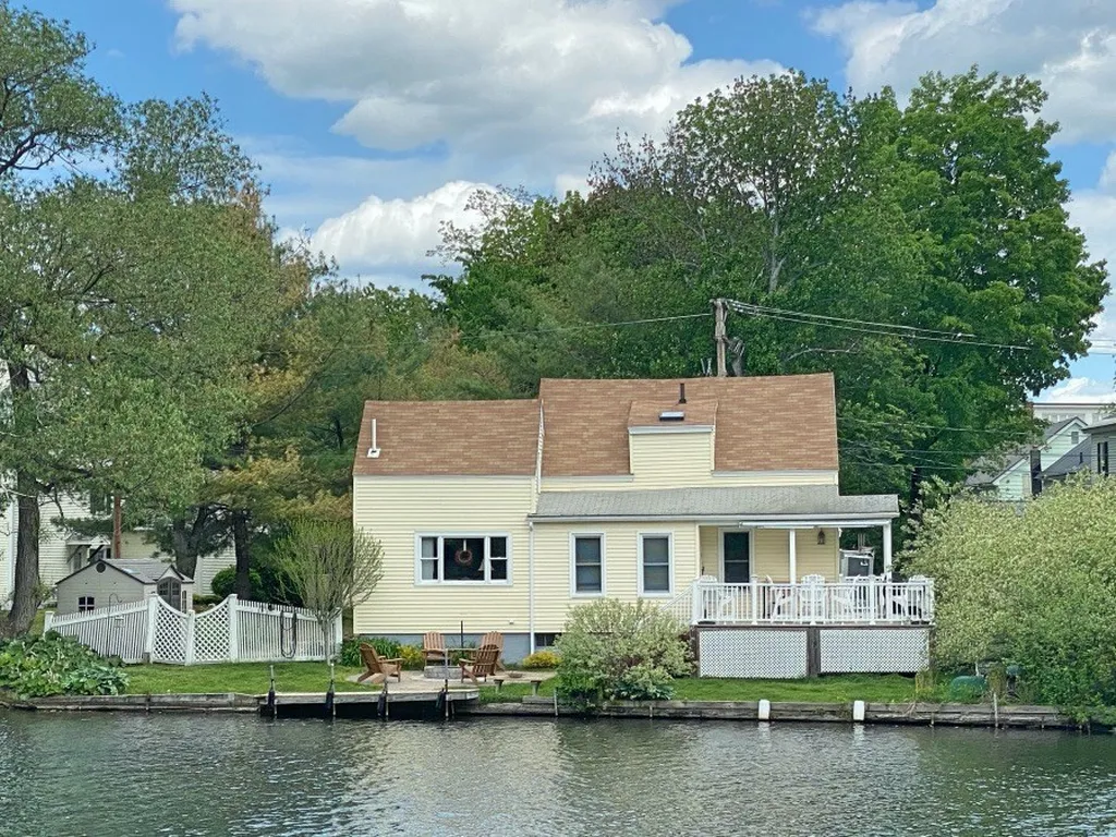 24 Riverside Court Laconia NH 03246
