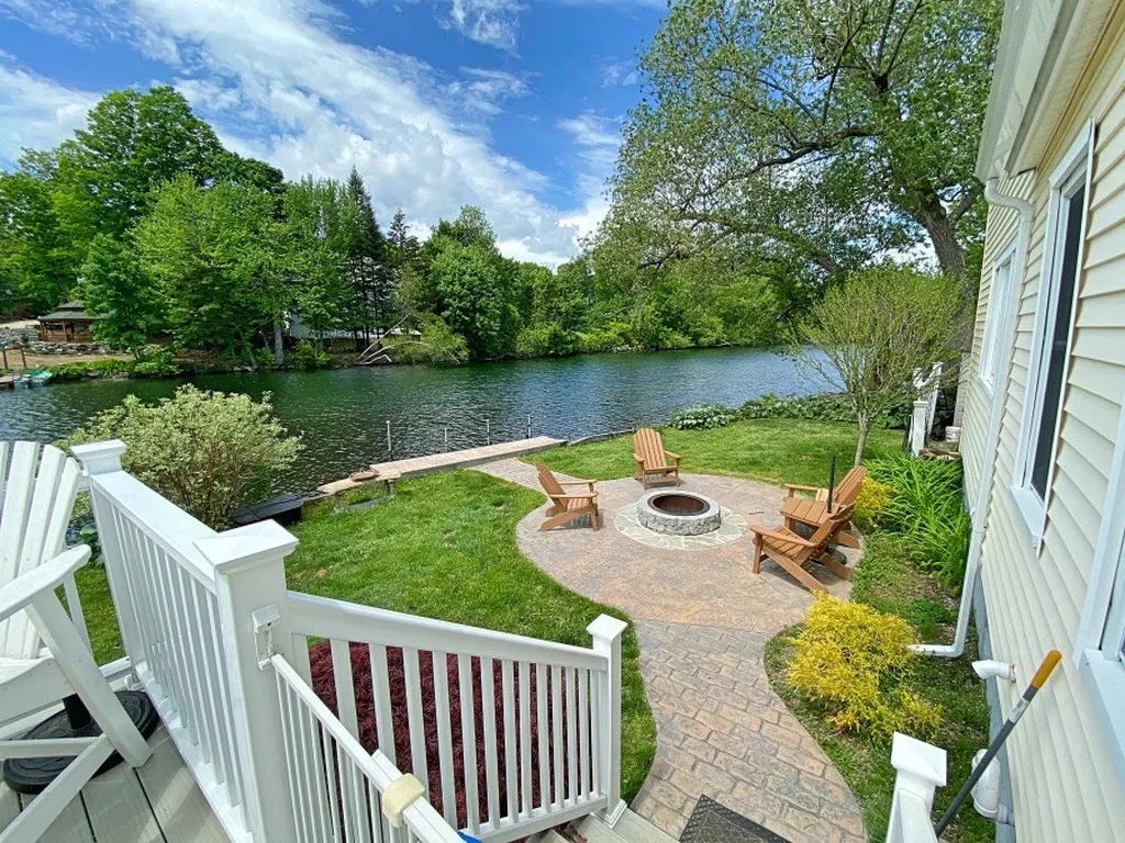 24 Riverside Court Laconia NH 03246