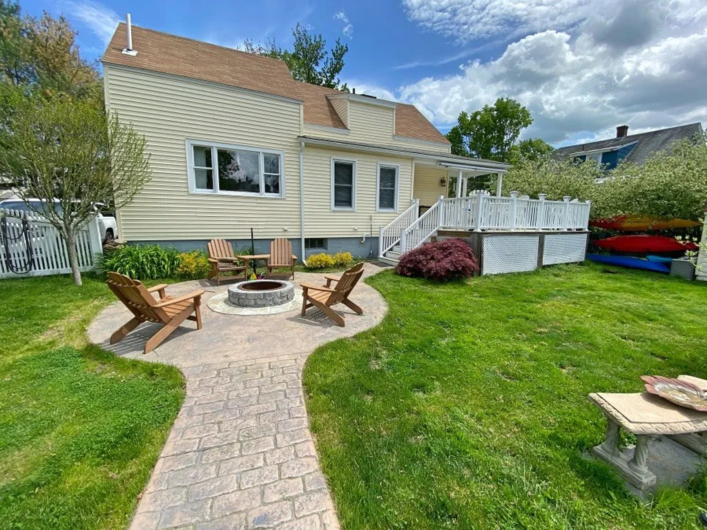 24 Riverside Court Laconia NH 03246