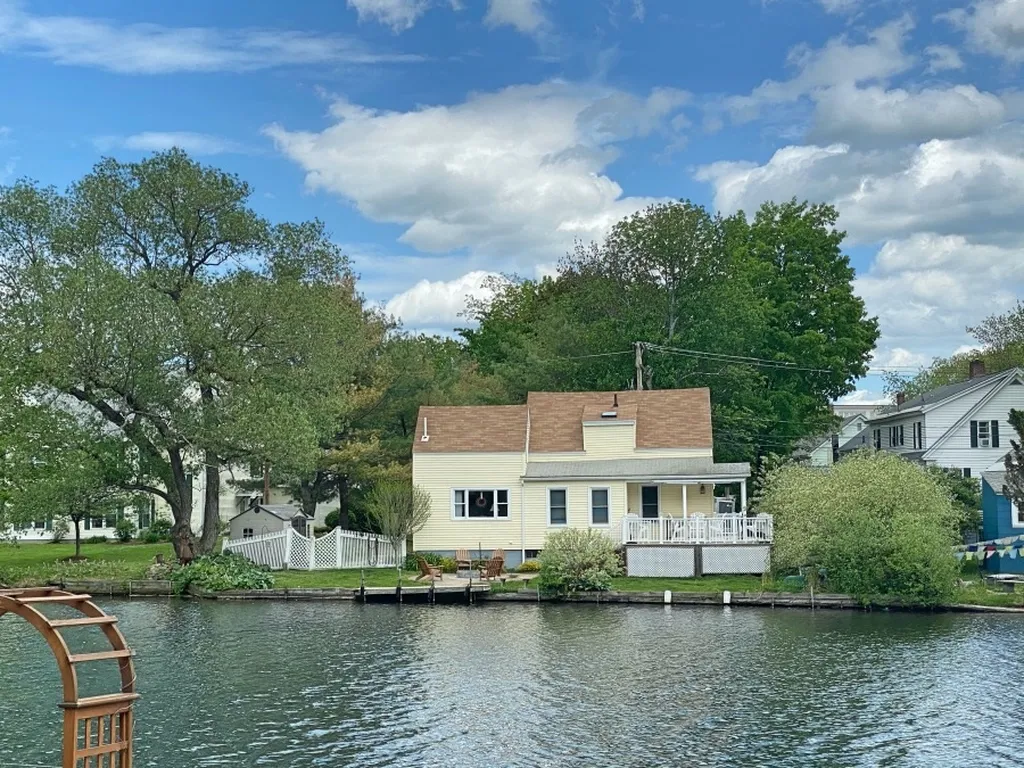 24 Riverside Court Laconia NH 03246